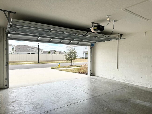 Building Photo - 36015 Sunflower Hl Dr