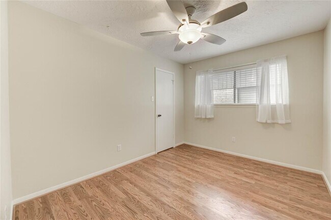 Building Photo - 12207 Meadowdale Dr