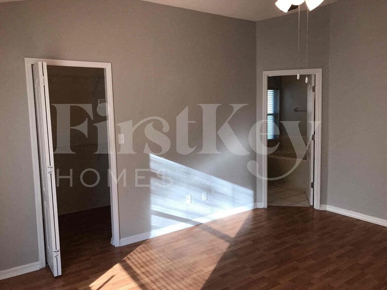 Building Photo - 1550 Golfside Village Blvd