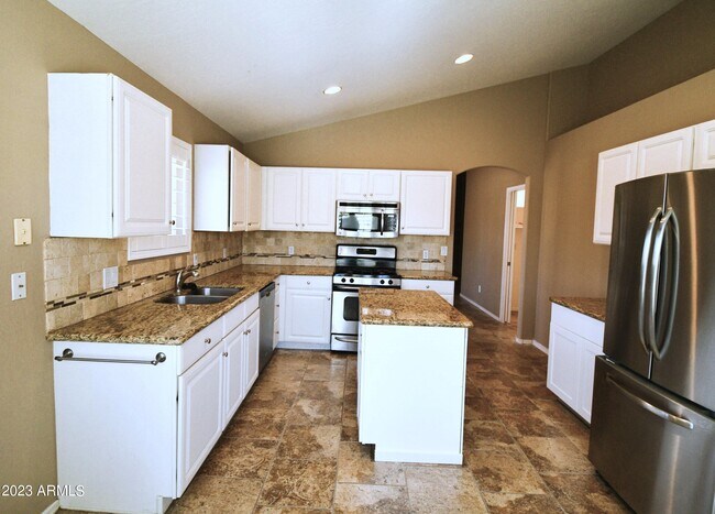 Building Photo - 13140 W Virginia Ct