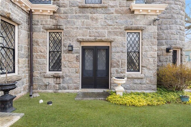 Building Photo - 60 Old Beach Rd