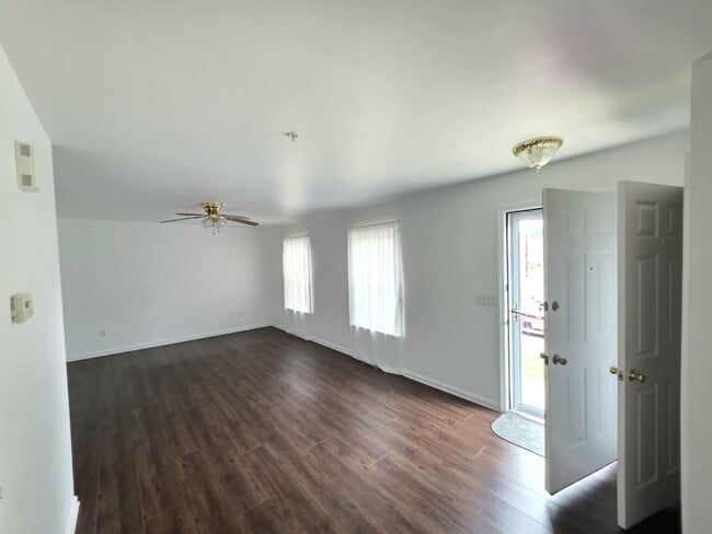 Building Photo - 1011 Granite Ct