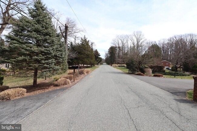 Building Photo - 118 Quaint Acres Dr