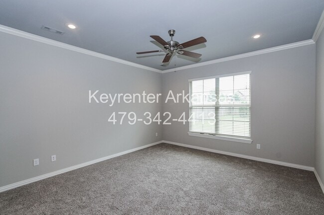 Building Photo - 3805 SW Gemstone Blvd