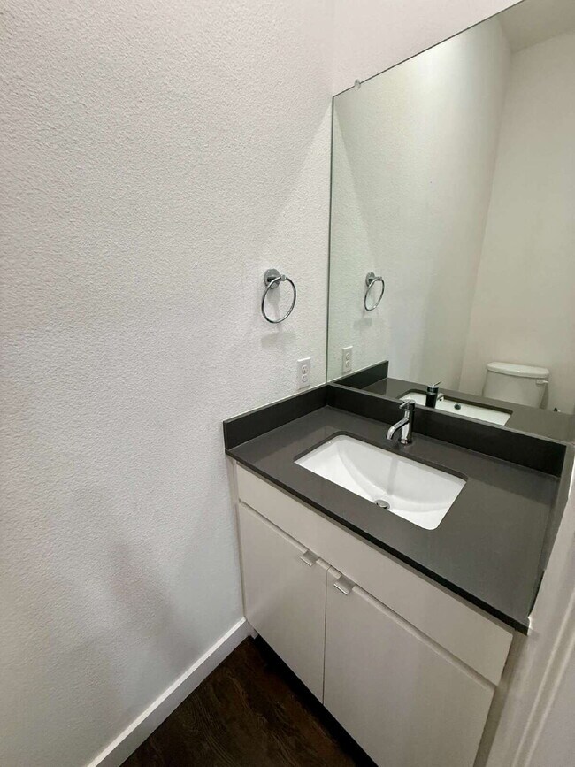 Building Photo - 4211 Delano Pl