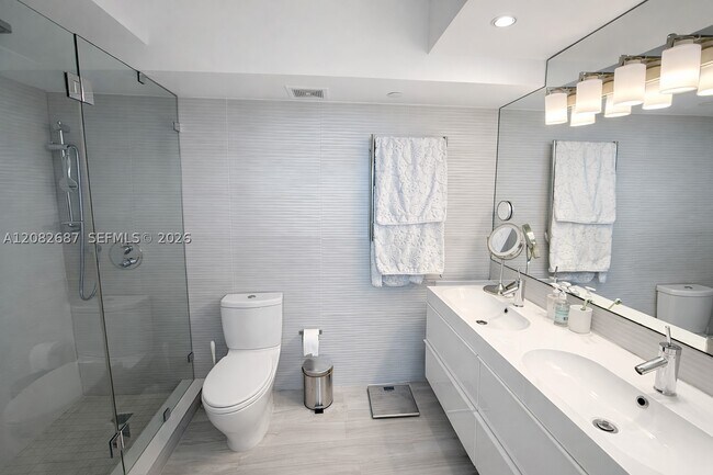 Building Photo - 5900 Collins Ave