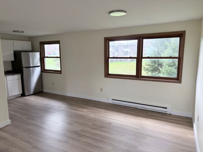 Building Photo - 3 Bedroom, Cortland