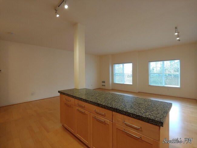 Building Photo - Beautiful 2 Bedroom Townhome in Issaquah- ...