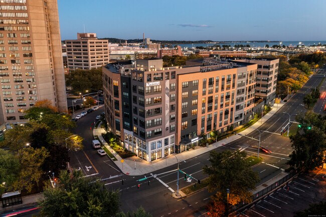 Building Photo - 9 Tower Ln