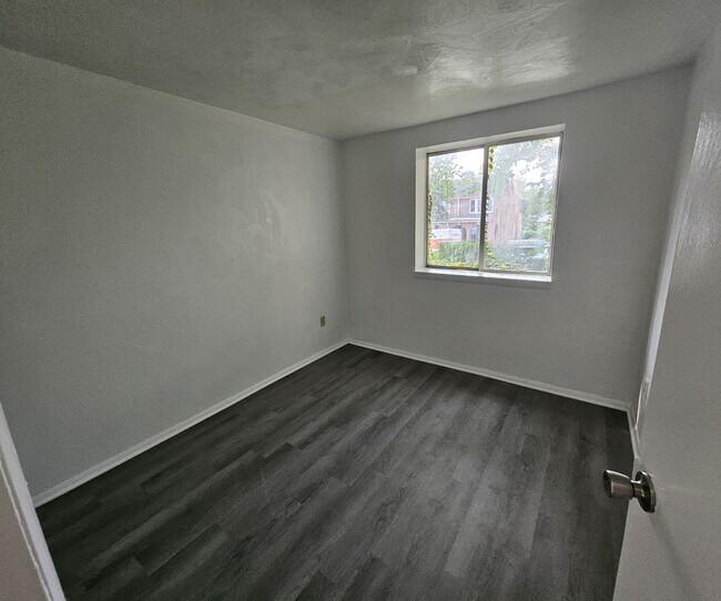 Building Photo - 1023 Wallace Ave