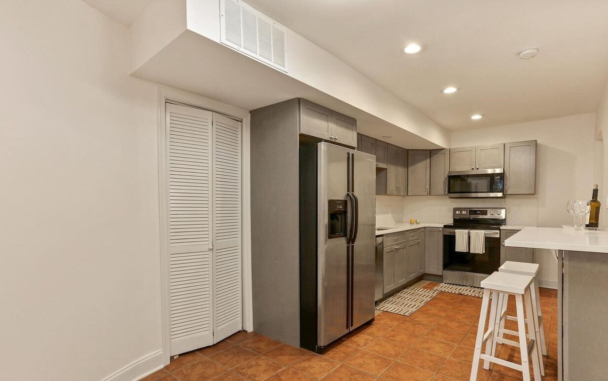 Kitchen - 650 Newton Pl NW