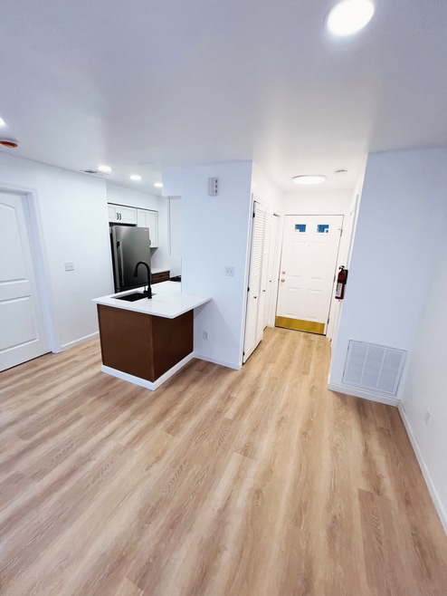 Building Photo - 112 Longfield Ct