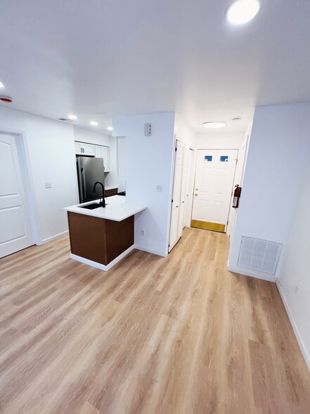 Building Photo - 112 Longfield Ct