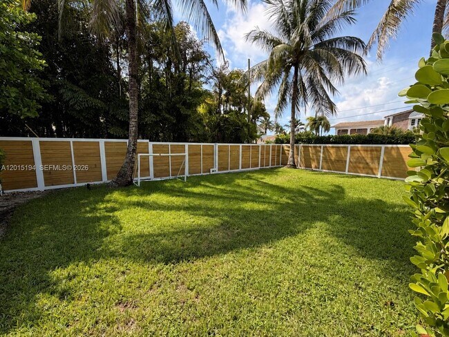 Building Photo - 11445 N Bayshore Dr