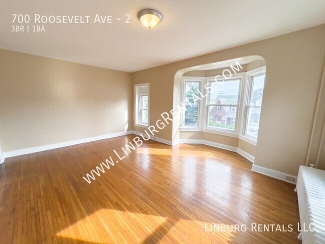 Building Photo - 700 Roosevelt Ave