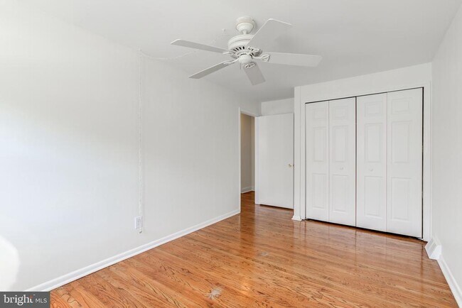 Building Photo - 5448 Hermit Terrace