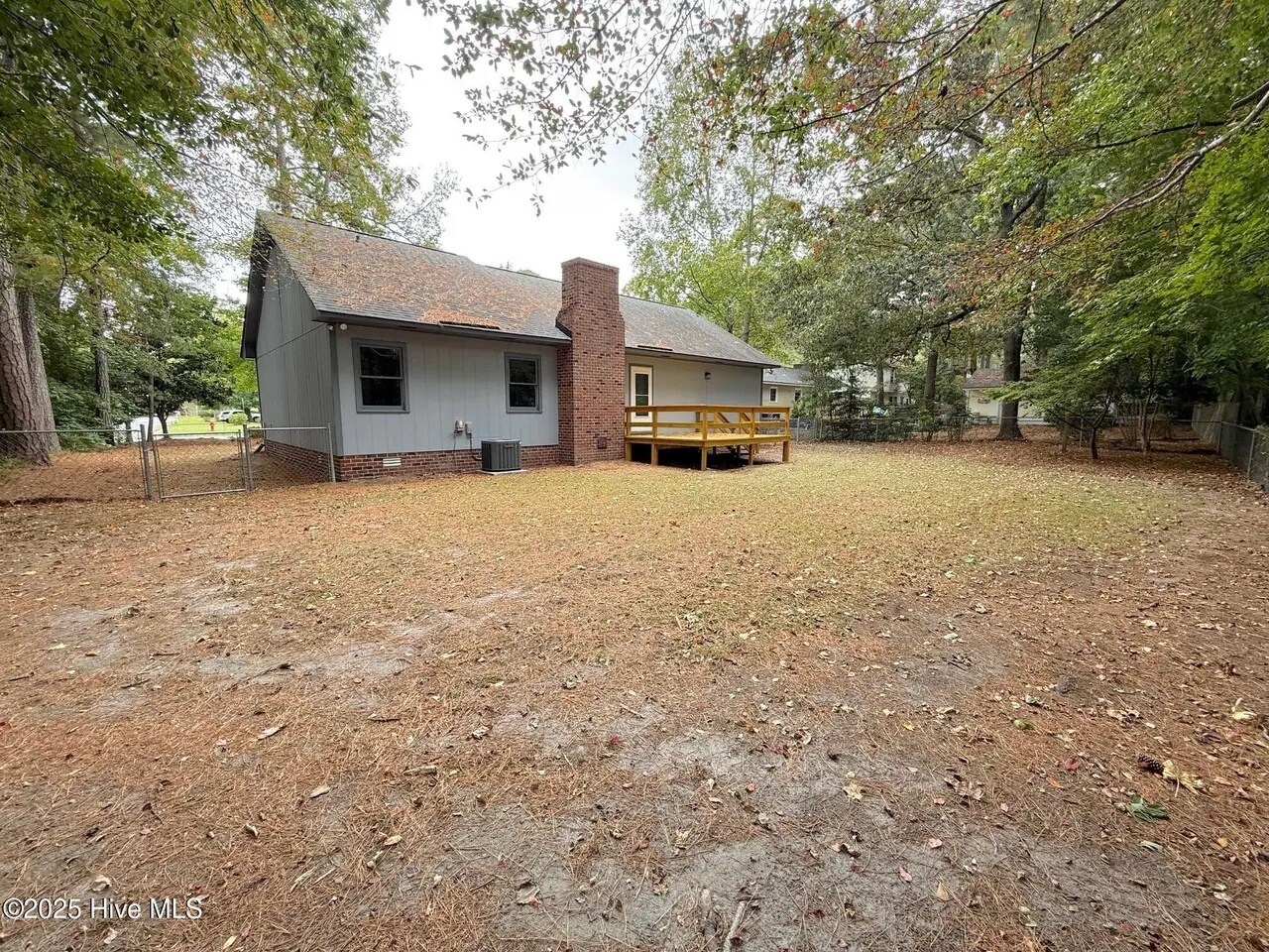 Building Photo - 107 E Baywood Ln