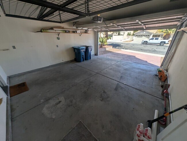 Building Photo - 9509 Lazy River Dr
