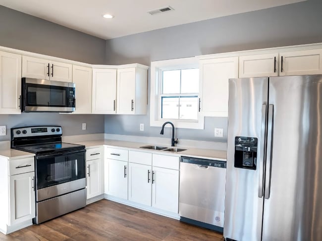 Building Photo - 607 Colonelette Dr