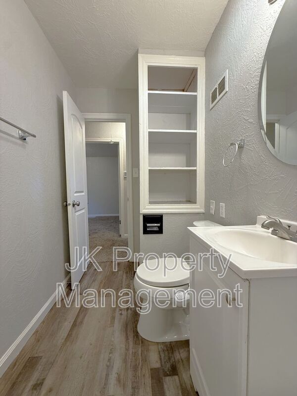 Building Photo - 2312 5th Ave N