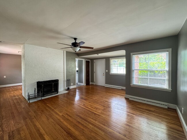 Building Photo - Charming 3 Bed 2 Bath Fayetteville Home