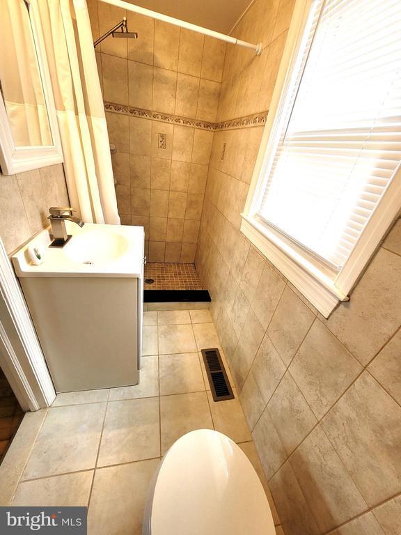 Building Photo - 6409 Higham Dr