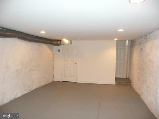 Building Photo - 2556 Memphis St