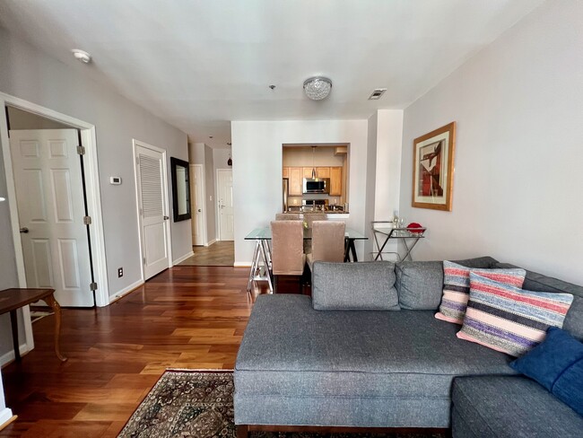 Building Photo - 1200 Braddock Pl