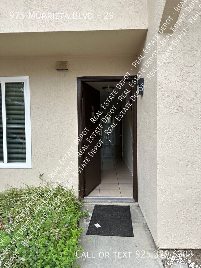 Building Photo - 975 Murrieta Blvd