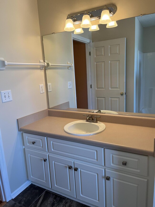 Building Photo - 4010 Nantucket Cir