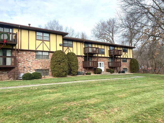 Building Photo - 18 Surrey Dr
