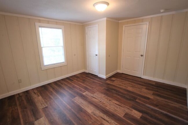 Building Photo - Cozy 2 Bedroom, 1 Bath Garage Apartment in...