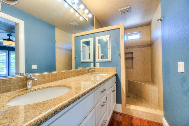 Building Photo - Elegant 3-Bed Home in Quiet Folsom Neighbo...