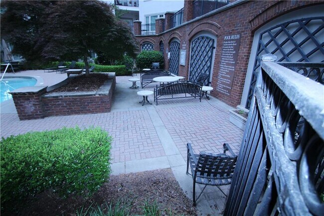 Building Photo - 11 Perimeter Center E