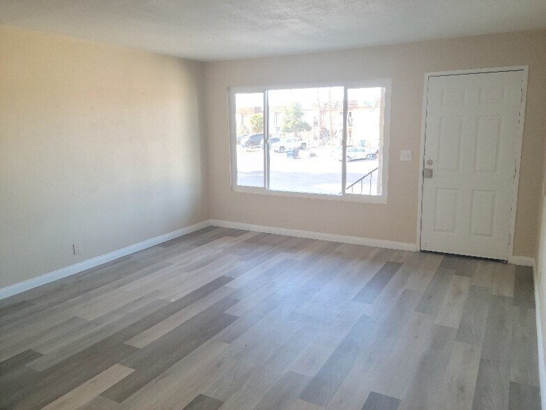 Building Photo - 3701 Thomas Ave