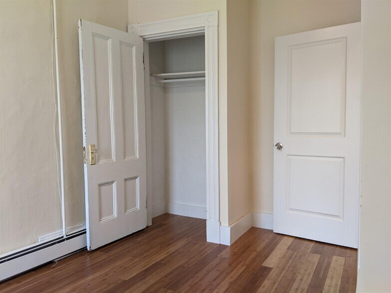 Building Photo - 21 Thorndike St