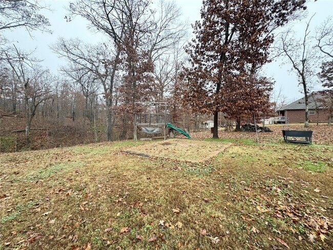 Building Photo - 33 Leona Dr