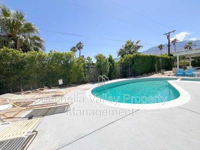 Building Photo - 2719 E Ventura Rd