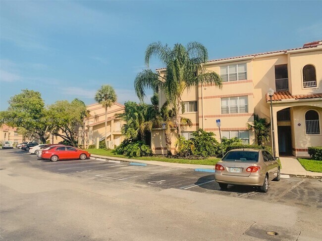 Building Photo - 3360 Pinewalk Dr N