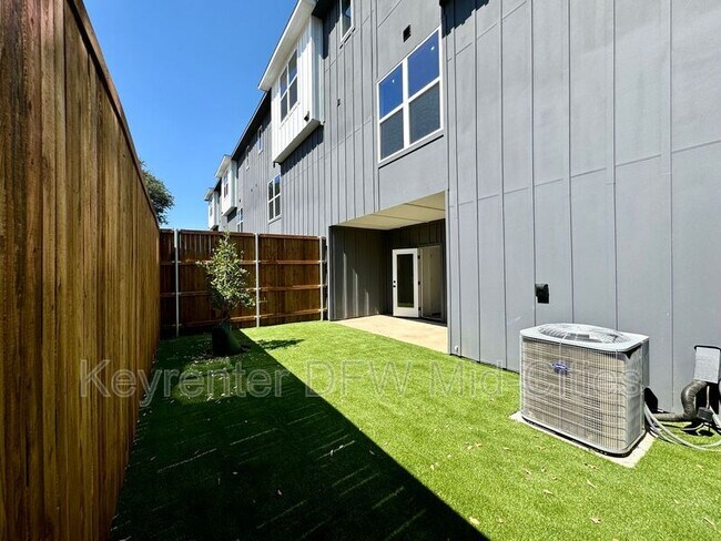 Building Photo - 7302 Uloho Wy