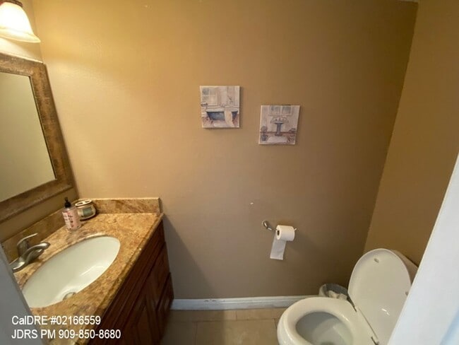 Building Photo - Fontana 3 Bedroom Home Available July 2025