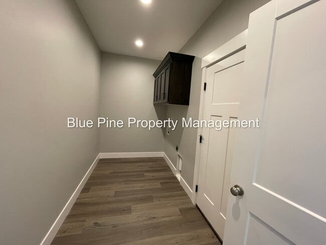 Building Photo - 5844 Wildrose Ave