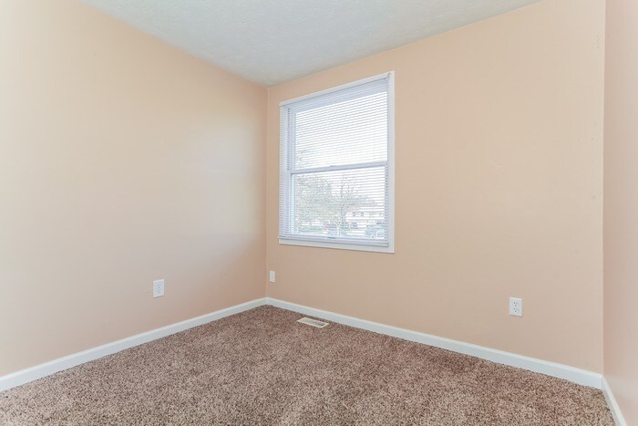 Building Photo - 2763 Quaker Ct