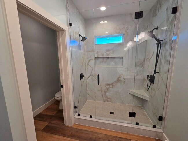 Building Photo - 1821 Lubbock Rd