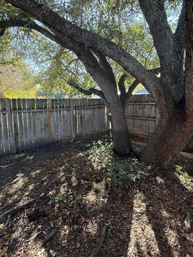 Building Photo - 202 Fir Dale