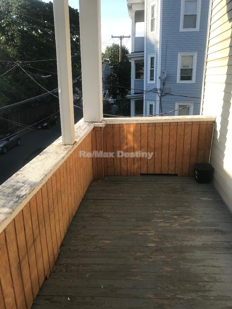 Building Photo - 198 Sherman St