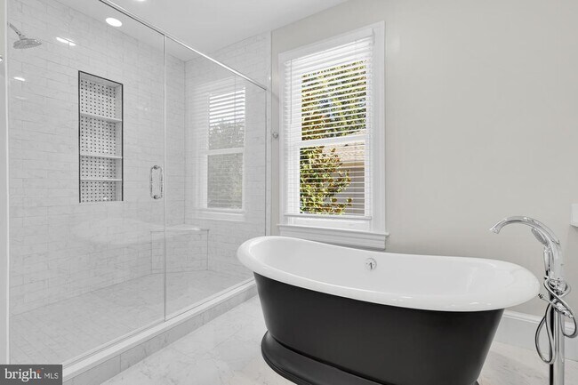 Building Photo - 4201 Bradley Ln