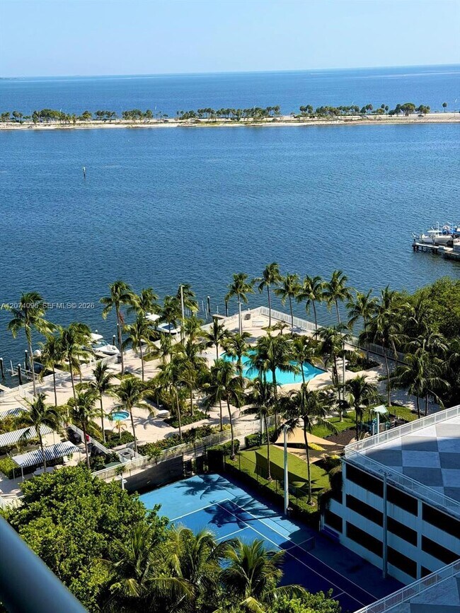 Building Photo - 2025 Brickell Ave