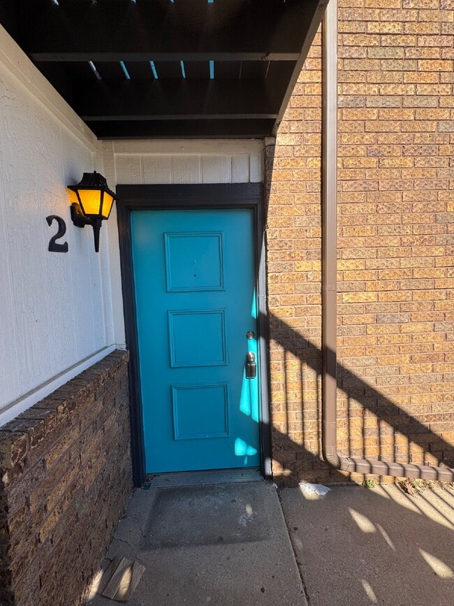 Building Photo - "Cozy 2-Bed Oasis in Wichita - Spacious 850 Sq. Ft. Living!"