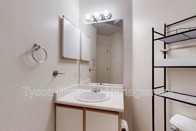 Building Photo - 3013 Taos Meadows Dr NE